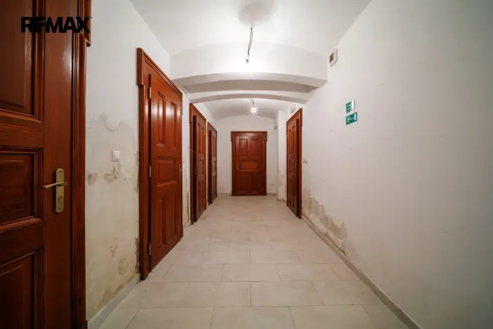 Prodej obchodního prostoru, Karlovy Vary, Moravská, 160 m2