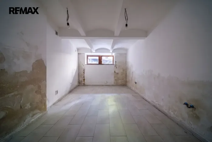 Prodej obchodního prostoru, Karlovy Vary, Moravská, 160 m2