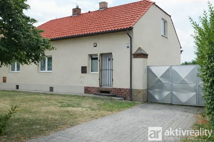 Prodej rodinného domu, Pesvice, 200 m2