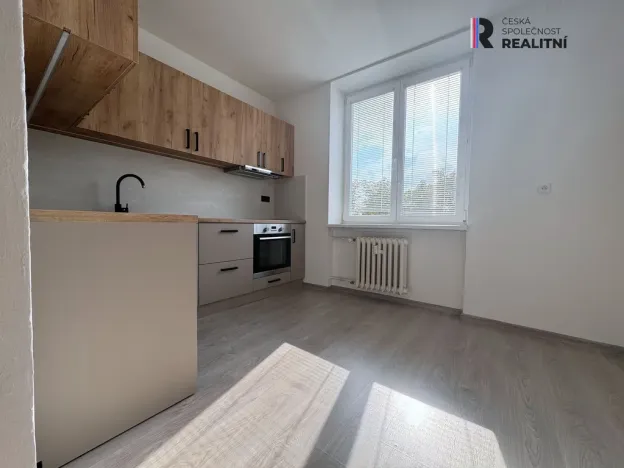 Pronájem bytu 2+1, Karlovy Vary - Rybáře, Majakovského, 54 m2