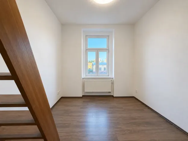 Pronájem bytu 1+kk, Praha - Vysočany, Freyova, 30 m2