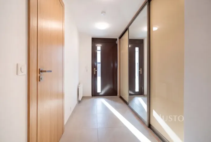 Prodej rodinného domu, Praha - Libuš, V Hrobech, 279 m2