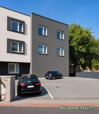 Pronájem bytu 1+kk, Praha - Hloubětín, Kukelská, 27 m2