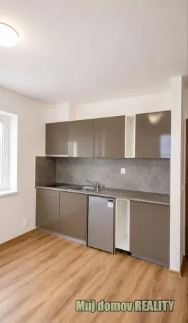 Pronájem bytu 1+kk, Praha - Hloubětín, Kukelská, 27 m2