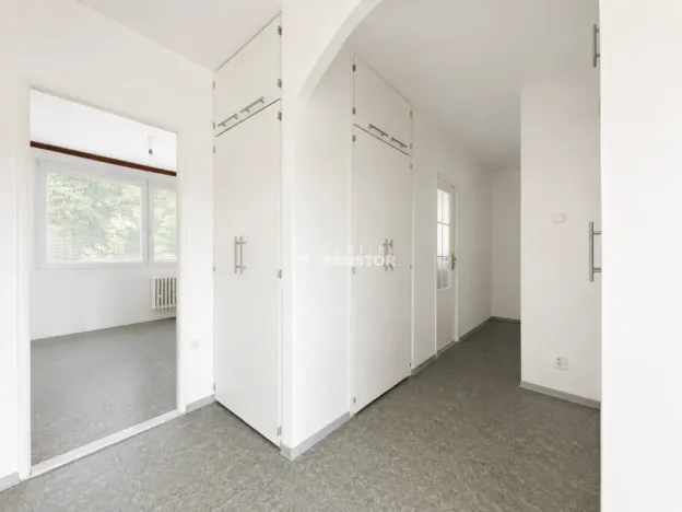 Prodej bytu 3+1, Praha - Prosek, Pískovcová, 77 m2