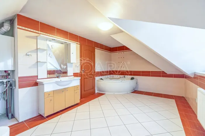Prodej rodinného domu, Zlosyň, 209 m2