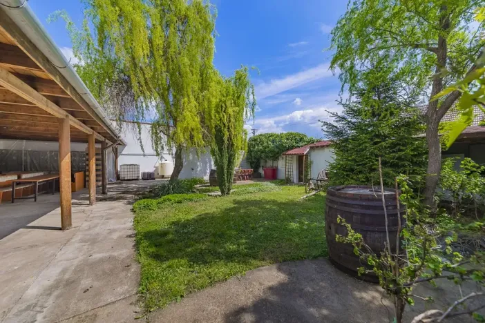 Prodej zemědělského objektu, Velké Pavlovice, Trávníky, 400 m2