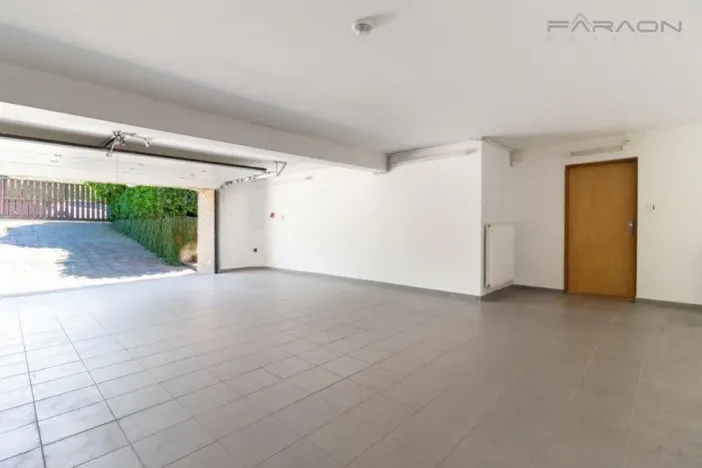 Pronájem kanceláře, Praha - Březiněves, Skřivánčí, 725 m2
