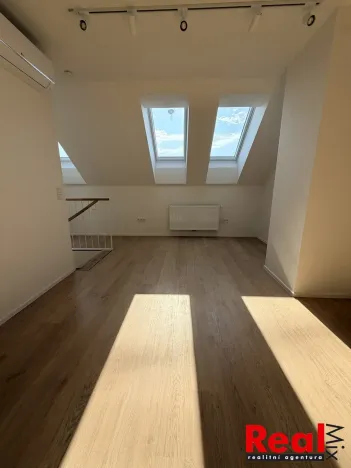 Pronájem bytu 3+kk, Pohořelice, U Kasáren, 69 m2