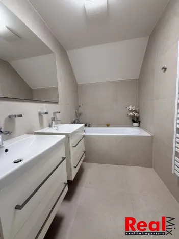 Pronájem bytu 3+kk, Pohořelice, U Kasáren, 69 m2