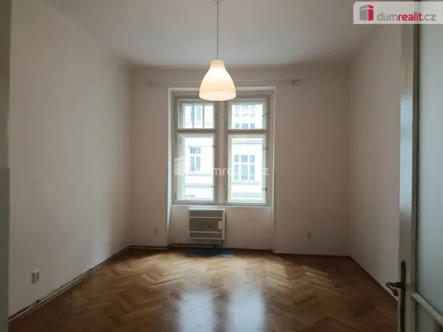 Pronájem bytu 1+kk, Praha - Vršovice, Na spojce, 29 m2