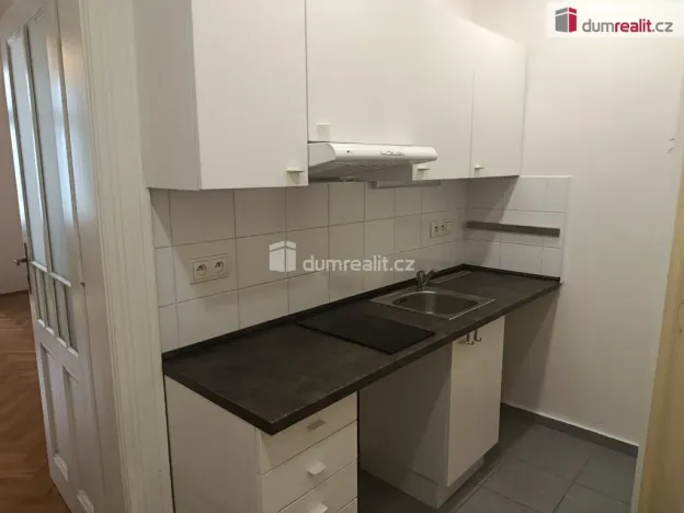 Pronájem bytu 1+kk, Praha - Vršovice, Na spojce, 29 m2
