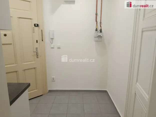 Pronájem bytu 1+kk, Praha - Vršovice, Na spojce, 29 m2