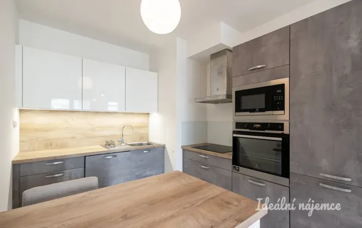 Pronájem bytu 2+kk, Praha - Žižkov, Olšanská, 50 m2