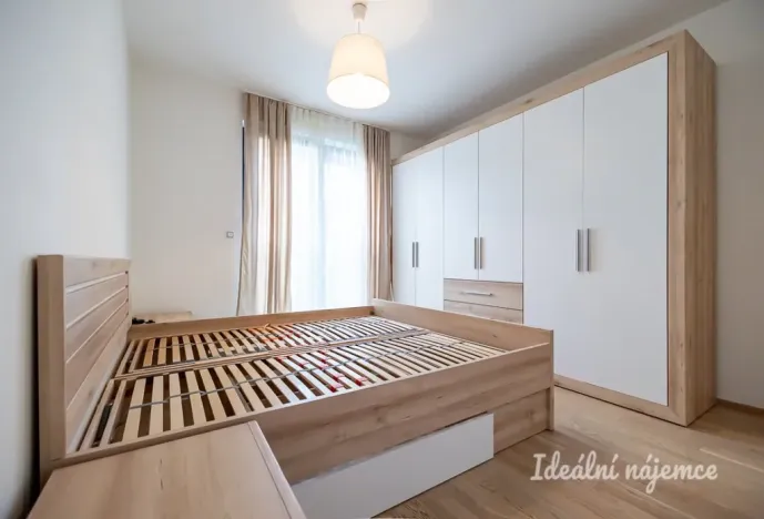 Pronájem bytu 2+kk, Praha - Žižkov, Olšanská, 50 m2