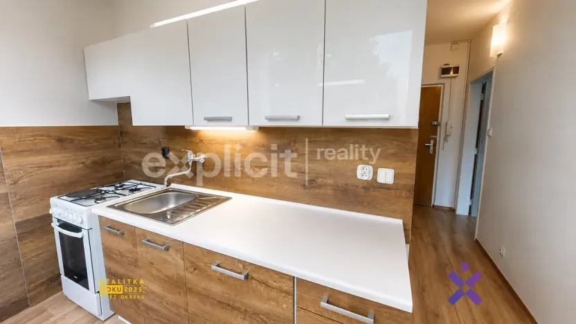 Pronájem bytu 1+1, Zlín, Dřevnická, 38 m2