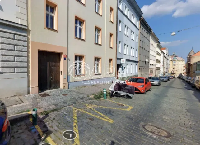 Pronájem garážového stání, Praha - Vinohrady, Voroněžská, 15 m2