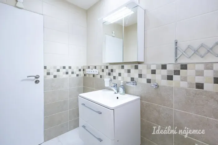 Pronájem bytu 3+1, Praha - Kobylisy, Taussigova, 67 m2
