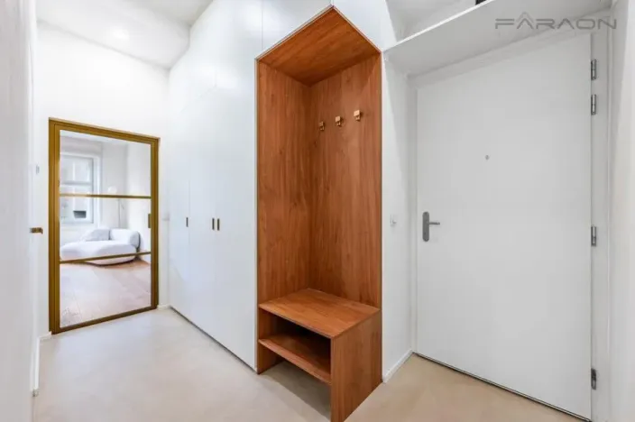 Prodej bytu 2+kk, Praha - Smíchov, U Nikolajky, 51 m2