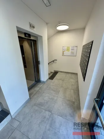Pronájem bytu 1+kk, Kladno, Ke křížku, 35 m2