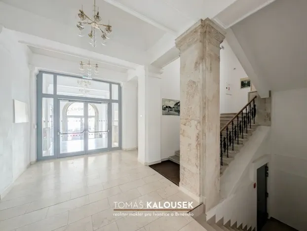 Pronájem restaurace, Ivančice, Tesařovo náměstí, 2319 m2