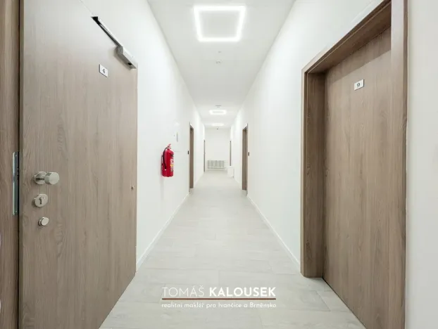 Pronájem restaurace, Ivančice, Tesařovo náměstí, 2319 m2