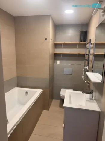 Pronájem bytu 2+kk, Karlovy Vary, Sedlecká, 60 m2