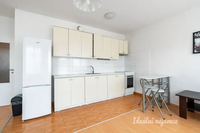 Pronájem bytu 1+kk, Praha - Kyje, Farkašova, 32 m2