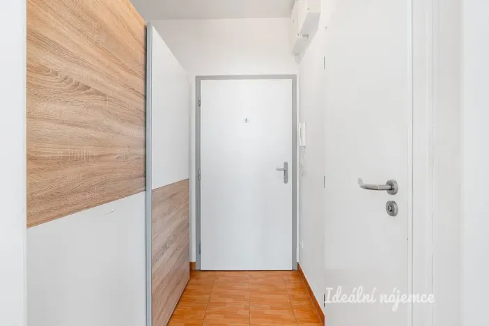 Pronájem bytu 1+kk, Praha - Kyje, Farkašova, 32 m2