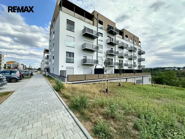 Pronájem bytu 1+kk, Třebíč - Nové Město, Modřínová, 38 m2
