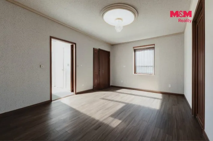 Prodej rodinného domu, Černiv, 320 m2