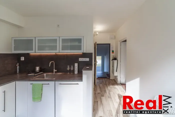 Pronájem bytu 1+1, Brno - Jundrov, Jasanová, 32 m2