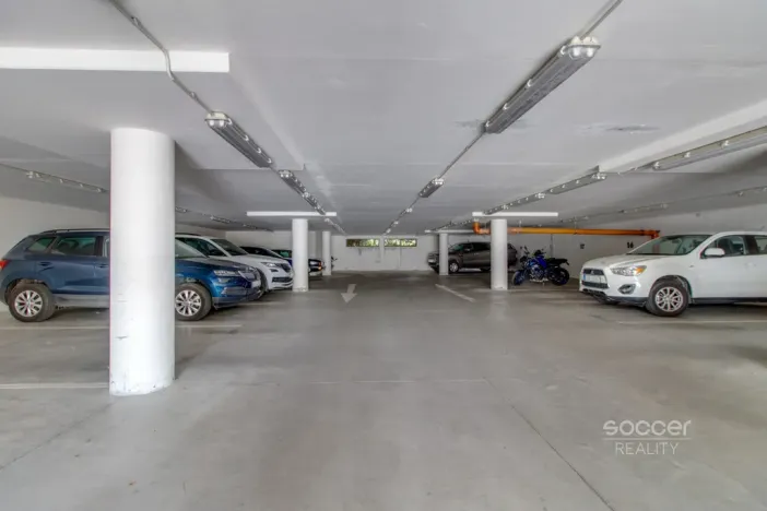 Pronájem garážového stání, Praha - Letňany, Stará náves, 15 m2