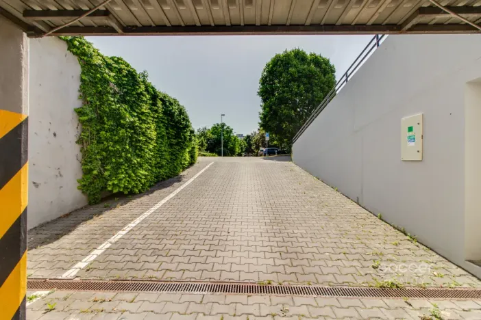 Pronájem garážového stání, Praha - Letňany, Stará náves, 15 m2