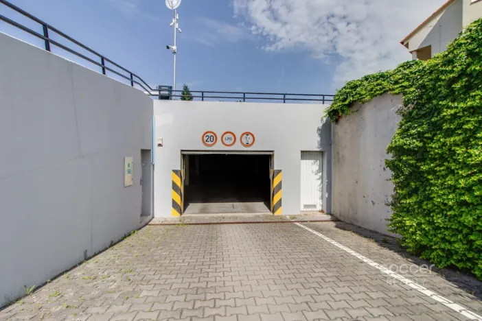 Pronájem garážového stání, Praha - Letňany, Stará náves, 15 m2