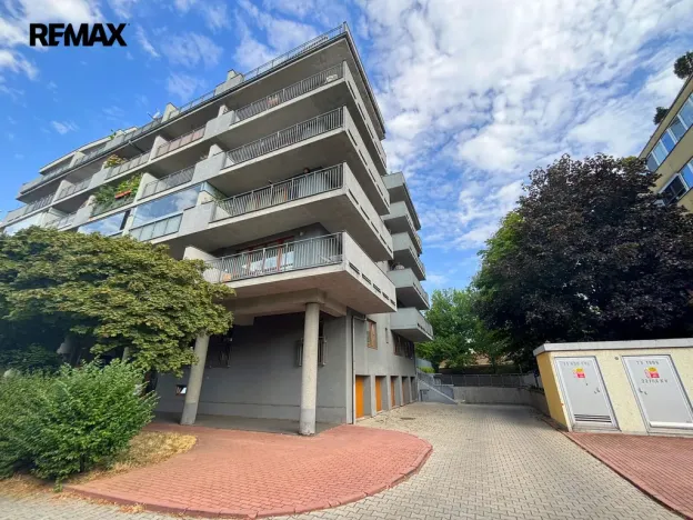 Prodej garážového stání, Praha - Troja, Vřesová, 30 m2