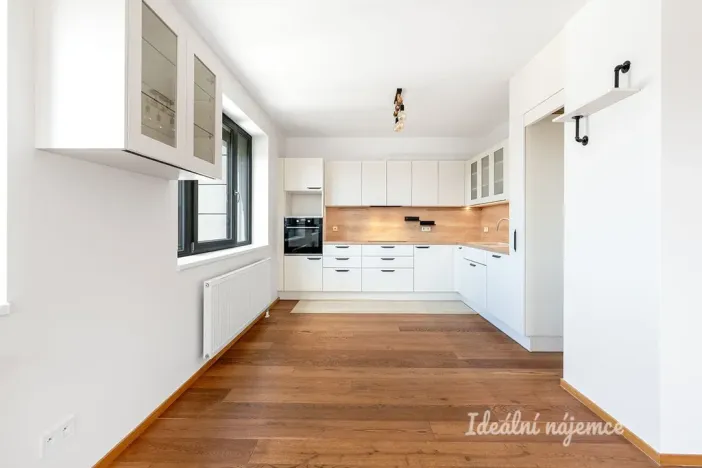 Pronájem bytu 4+kk, Horoměřice, Karla IV., 117 m2