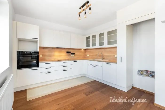 Pronájem bytu 4+kk, Horoměřice, Karla IV., 117 m2
