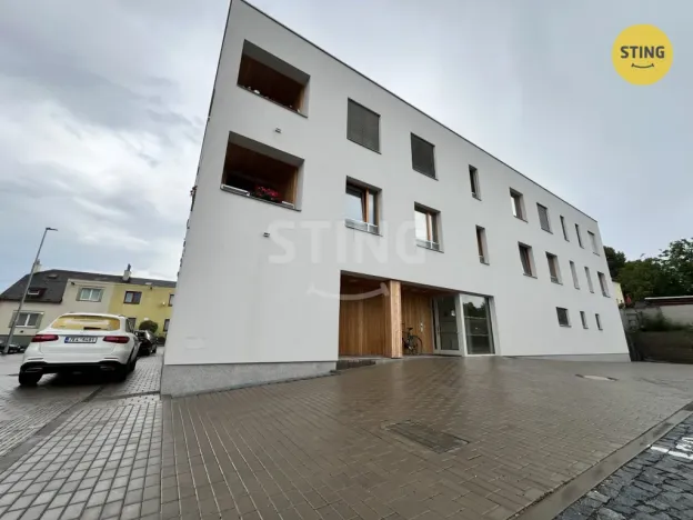 Pronájem garážového stání, Pardubice - Pardubičky, 18 m2
