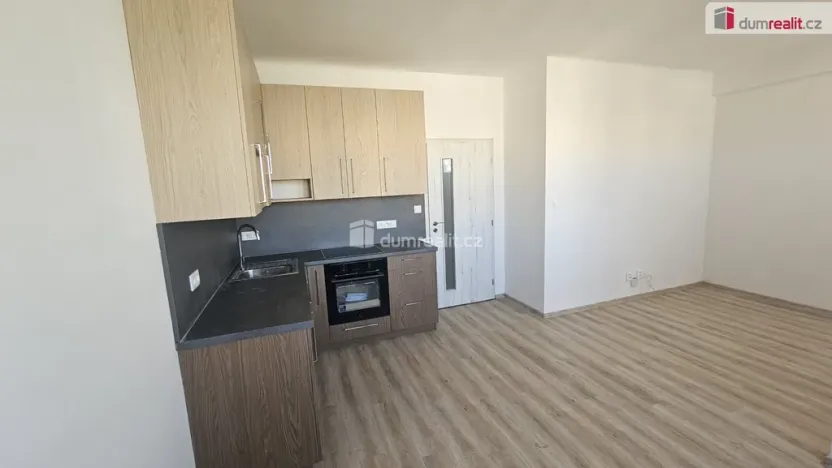 Pronájem bytu 2+kk, Praha - Holešovice, Osadní, 46 m2