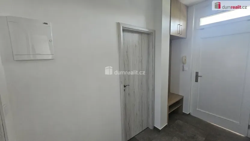 Pronájem bytu 2+kk, Praha - Holešovice, Osadní, 46 m2