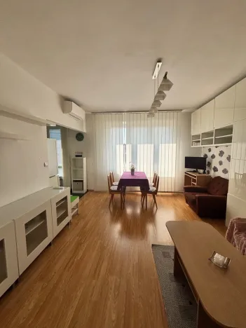 Pronájem bytu 2+1, Hradec Králové, třída SNP, 55 m2