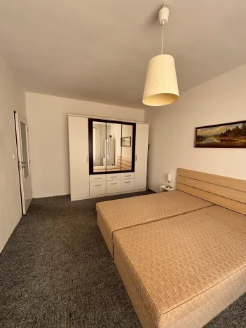 Pronájem bytu 2+1, Hradec Králové, třída SNP, 55 m2