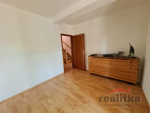 Prodej rodinného domu, Opava - Zlatníky, 6. května, 161 m2
