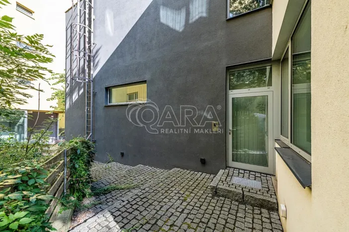 Pronájem obchodního prostoru, Praha - Žižkov, Jeseniova, 240 m2
