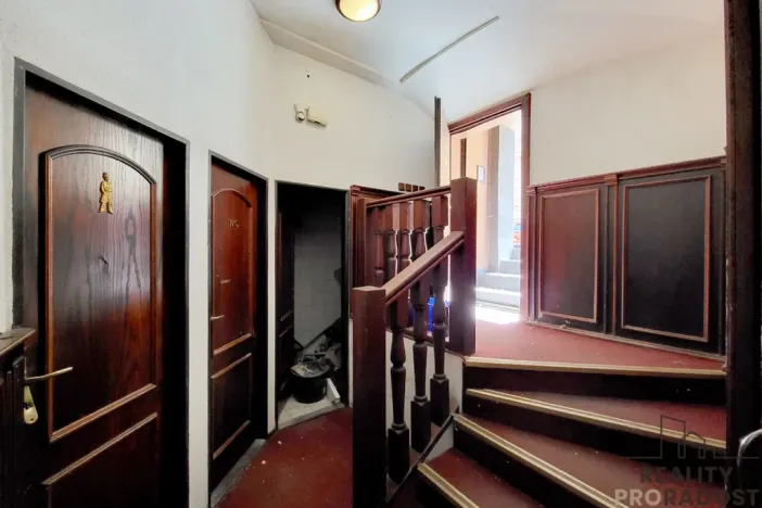 Pronájem obchodního prostoru, Praha, Petřínská, 135 m2