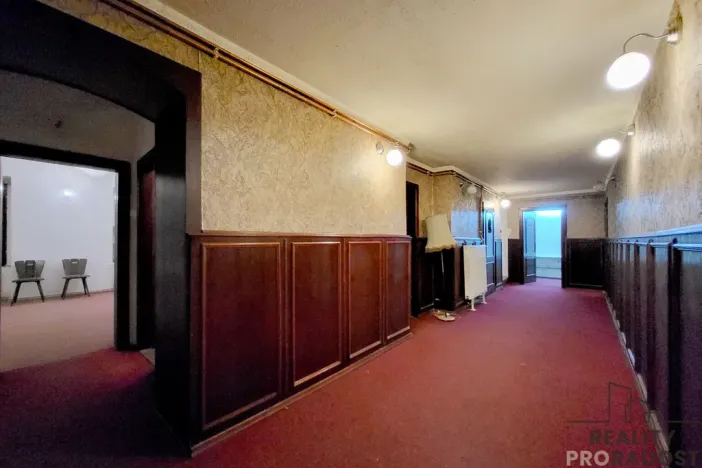 Pronájem obchodního prostoru, Praha, Petřínská, 135 m2