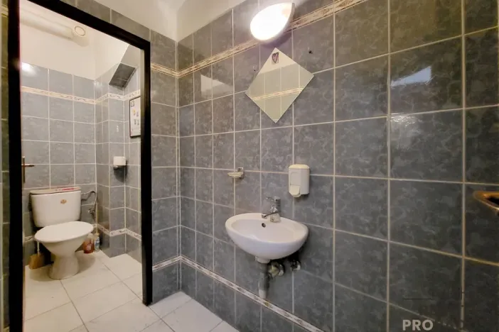 Pronájem obchodního prostoru, Praha, Petřínská, 135 m2
