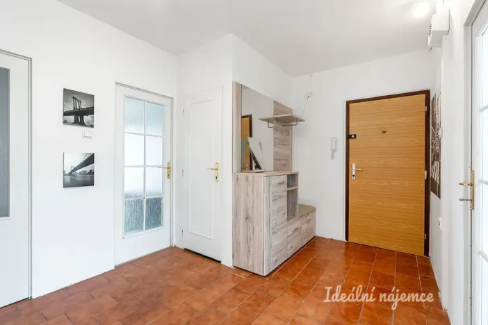 Pronájem bytu 3+1, Praha - Kobylisy, Chotovická, 71 m2