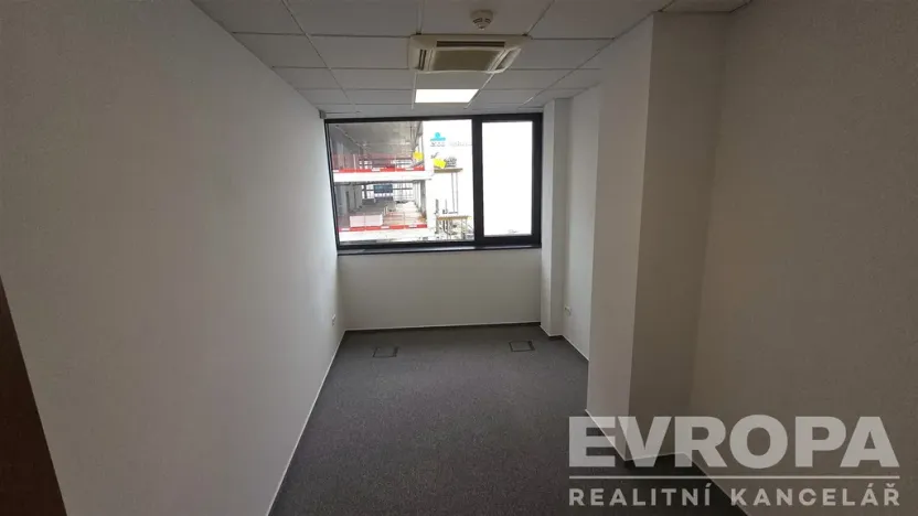 Pronájem kanceláře, Pardubice - Zelené Předměstí, třída Míru, 24 m2